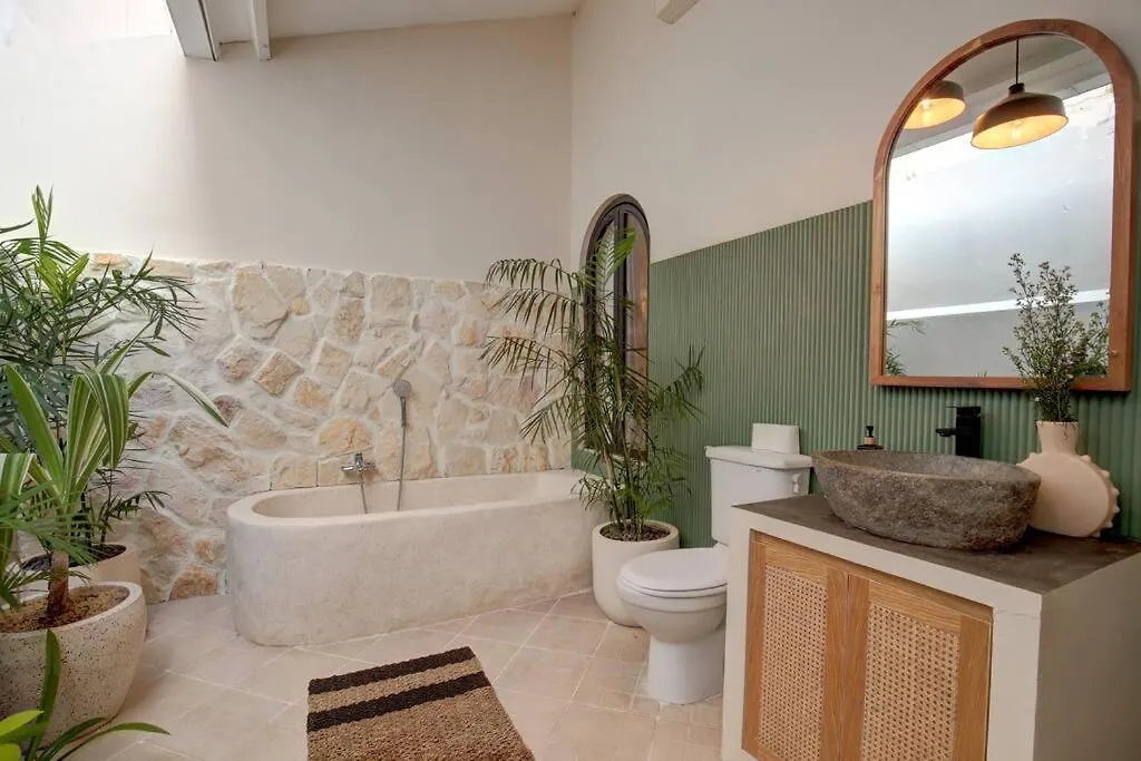 Villa Seminyak 3 Beds With Pool, Butler & Parking M5 סמיניאק