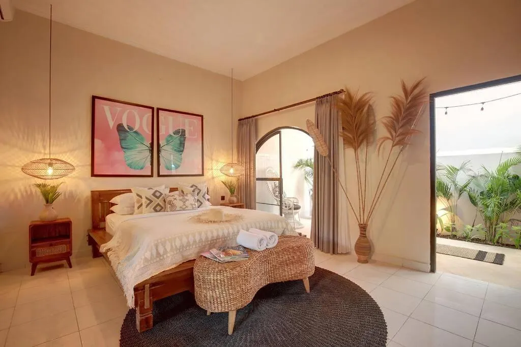 Villa Seminyak 3 Beds With Pool, Butler & Parking M5 דירה