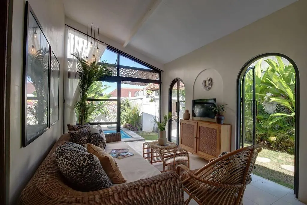 Villa Seminyak 3 Beds With Pool, Butler & Parking M5 סמיניאק