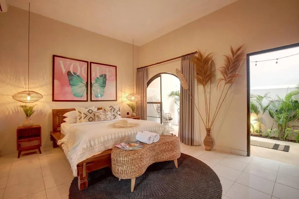 Villa Seminyak 3 Beds With Pool, Butler & Parking M5 0*, סמיניאק